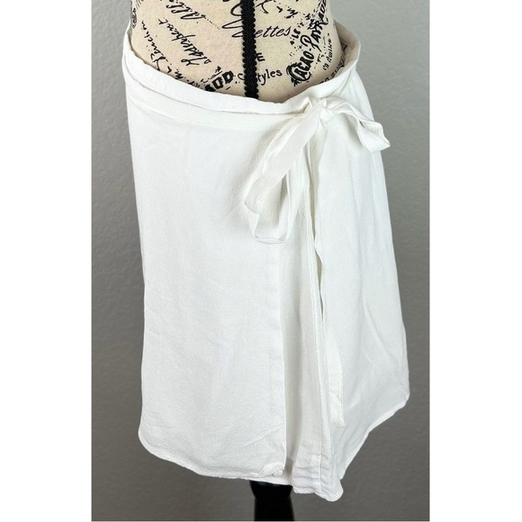Aritzia Sun-Deh White Full Wrap Mini Skirt, size Large - Picture 3 of 14